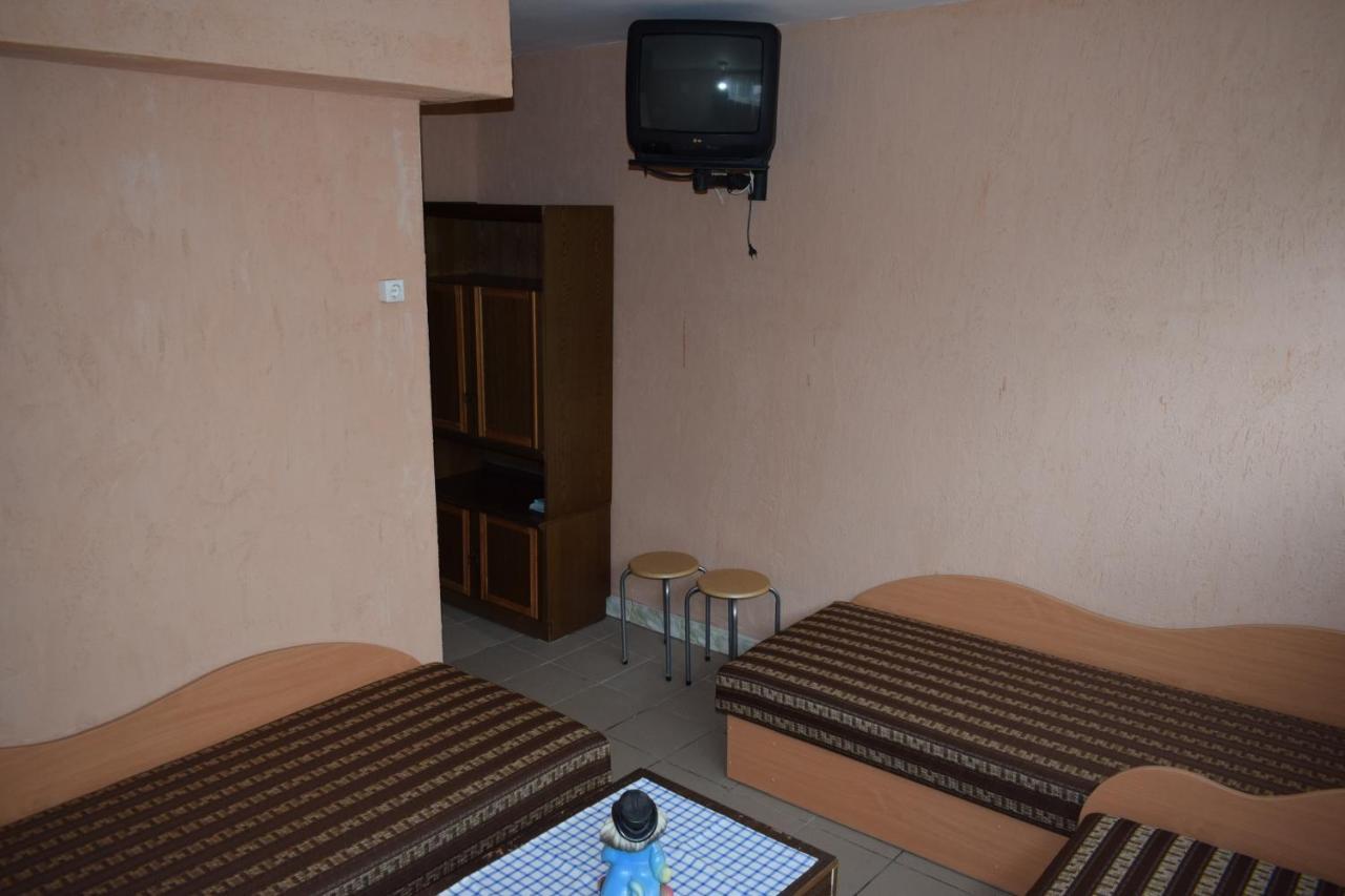 Chernobyl Type Rooms In A Block Flat House Siauliai  Bagian luar foto